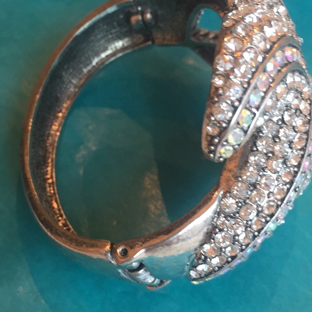 GorgeousCrystals &SilverStarfish Bracelet 2.5Lx4”w